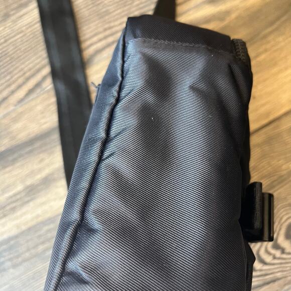 Hunter Black Convertible Crossbody Bag - Picture 3 of 4